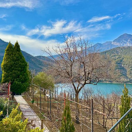 Lakeview Escape Koman Екстер'єр фото