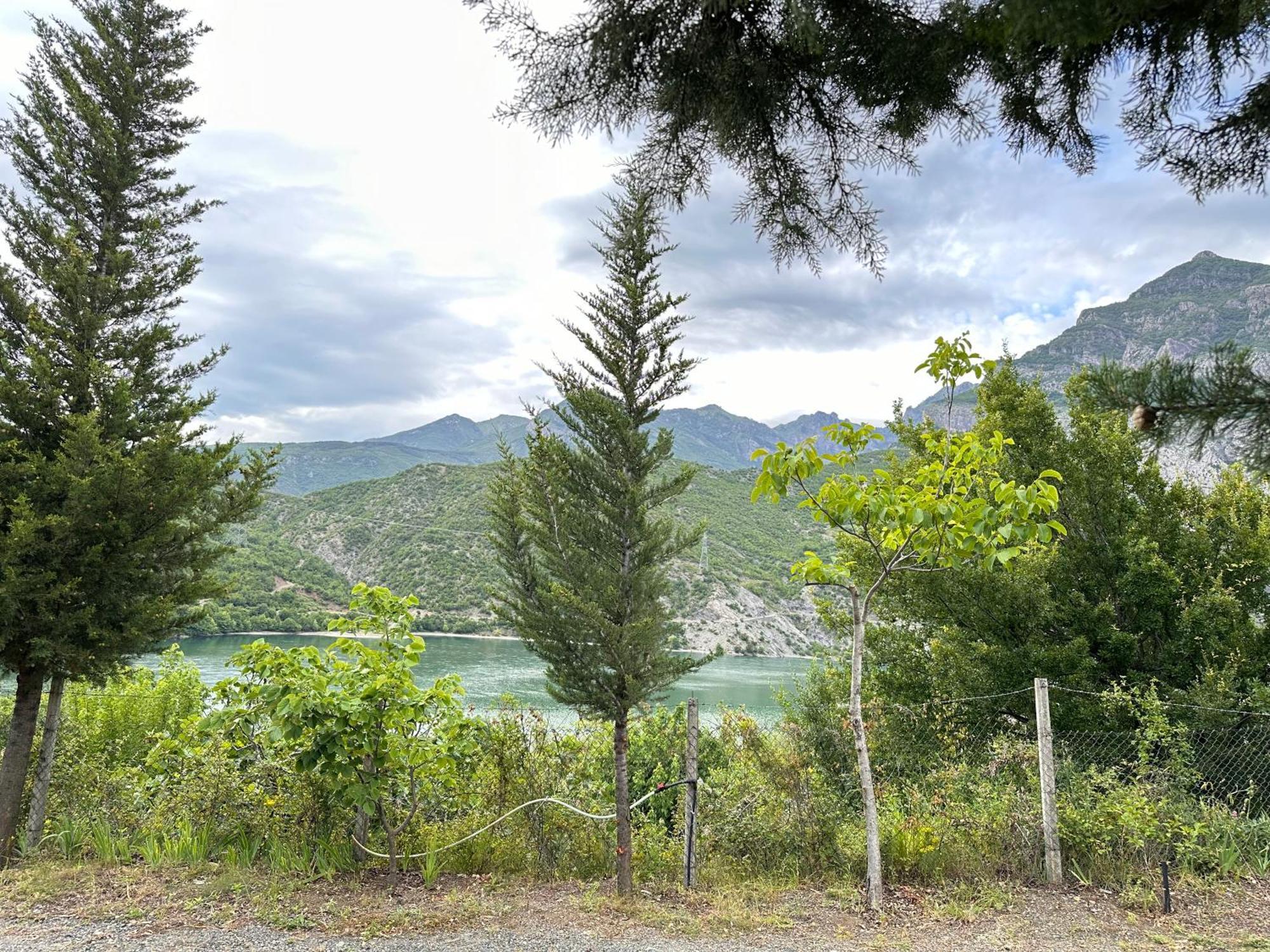 Lakeview Escape Koman Екстер'єр фото