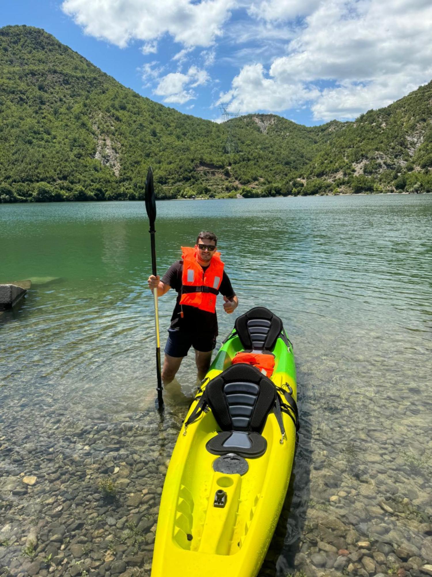 Lakeview Escape Koman Екстер'єр фото