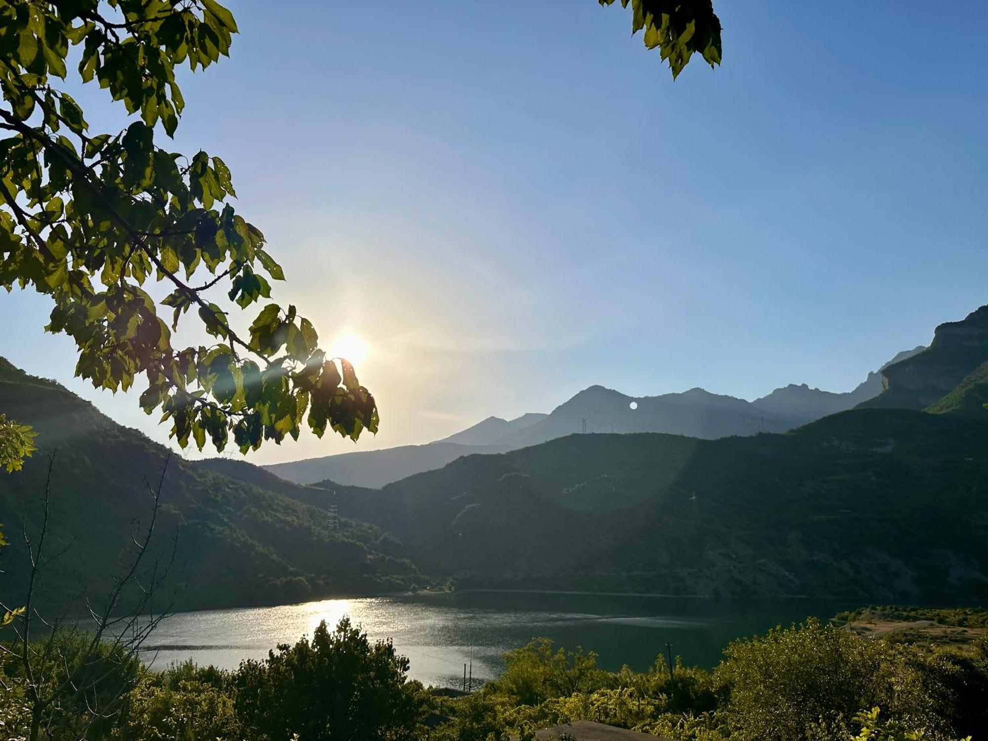 Lakeview Escape Koman Екстер'єр фото