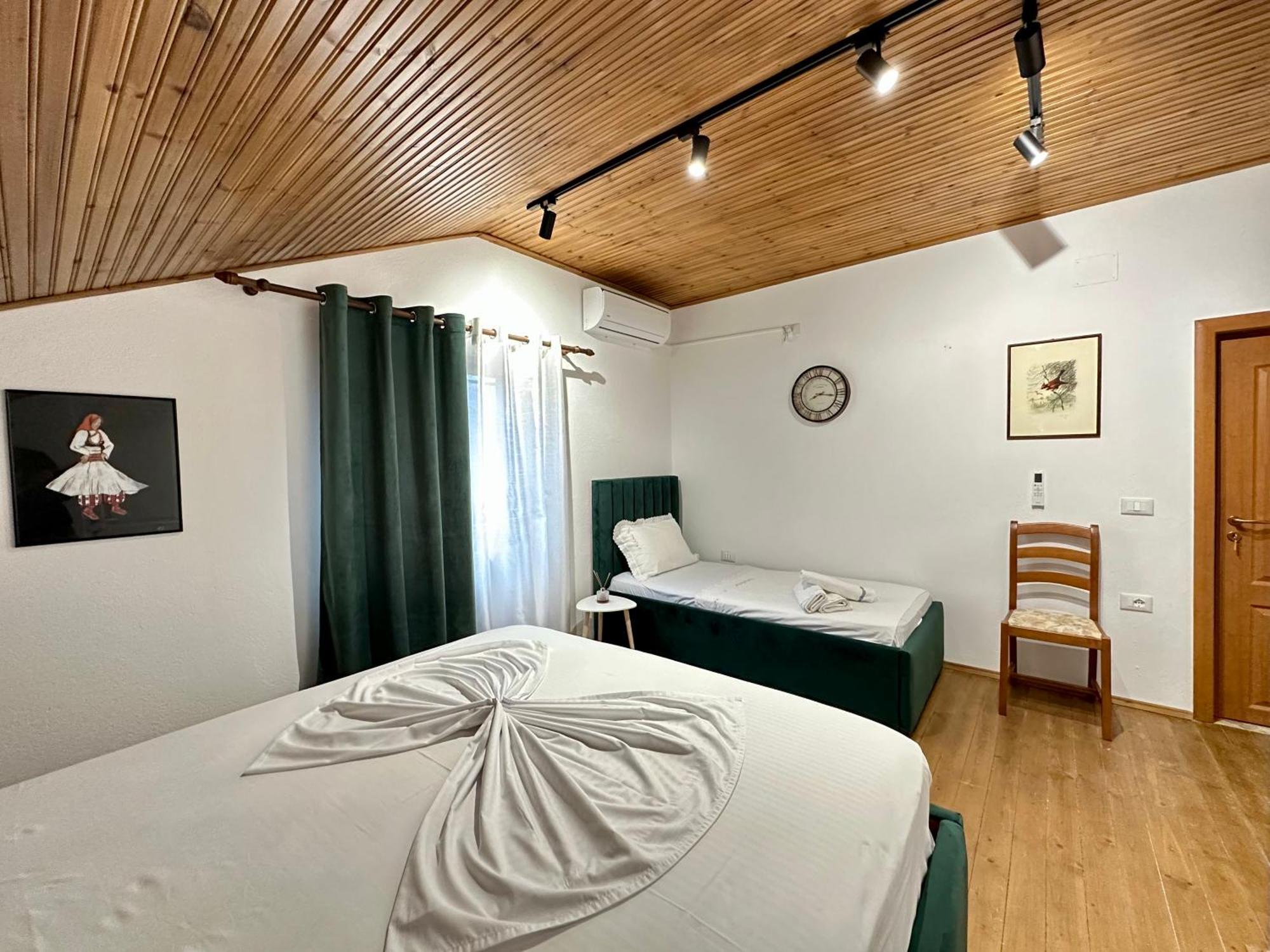 Lakeview Escape Koman Екстер'єр фото