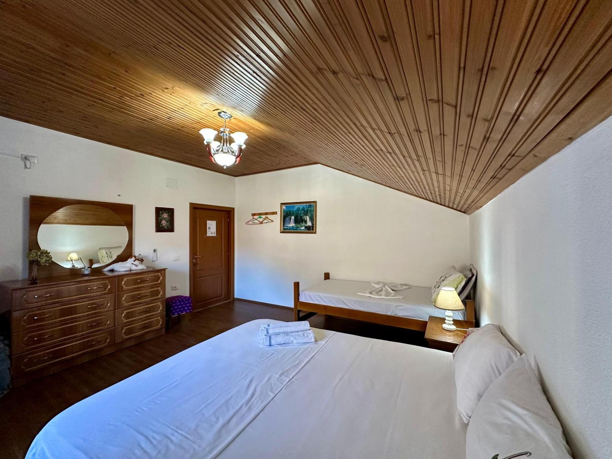 Lakeview Escape Koman Екстер'єр фото