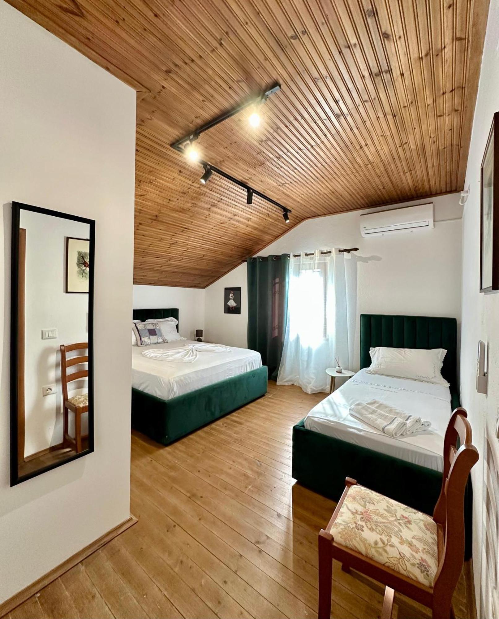 Lakeview Escape Koman Екстер'єр фото