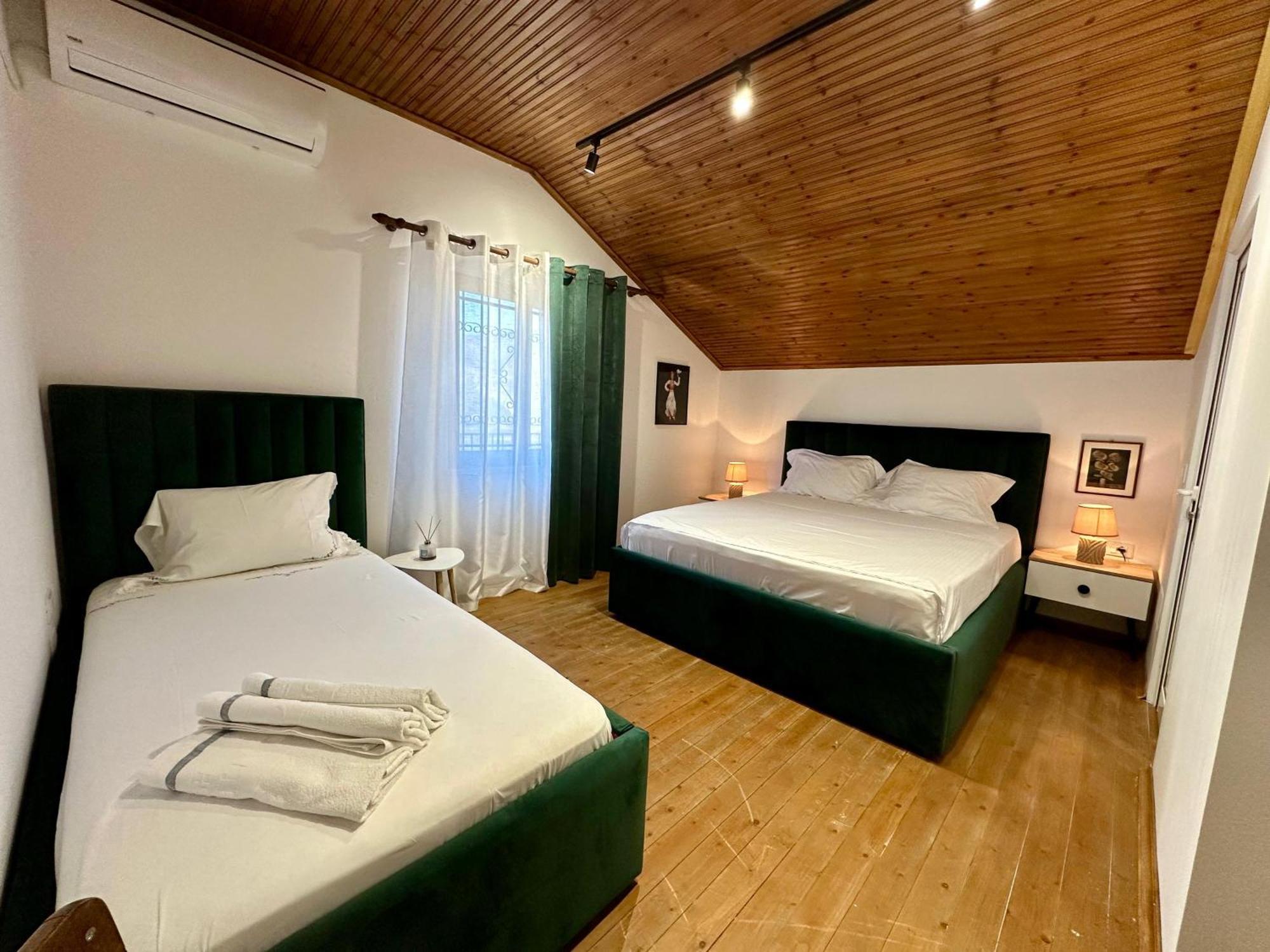 Lakeview Escape Koman Екстер'єр фото