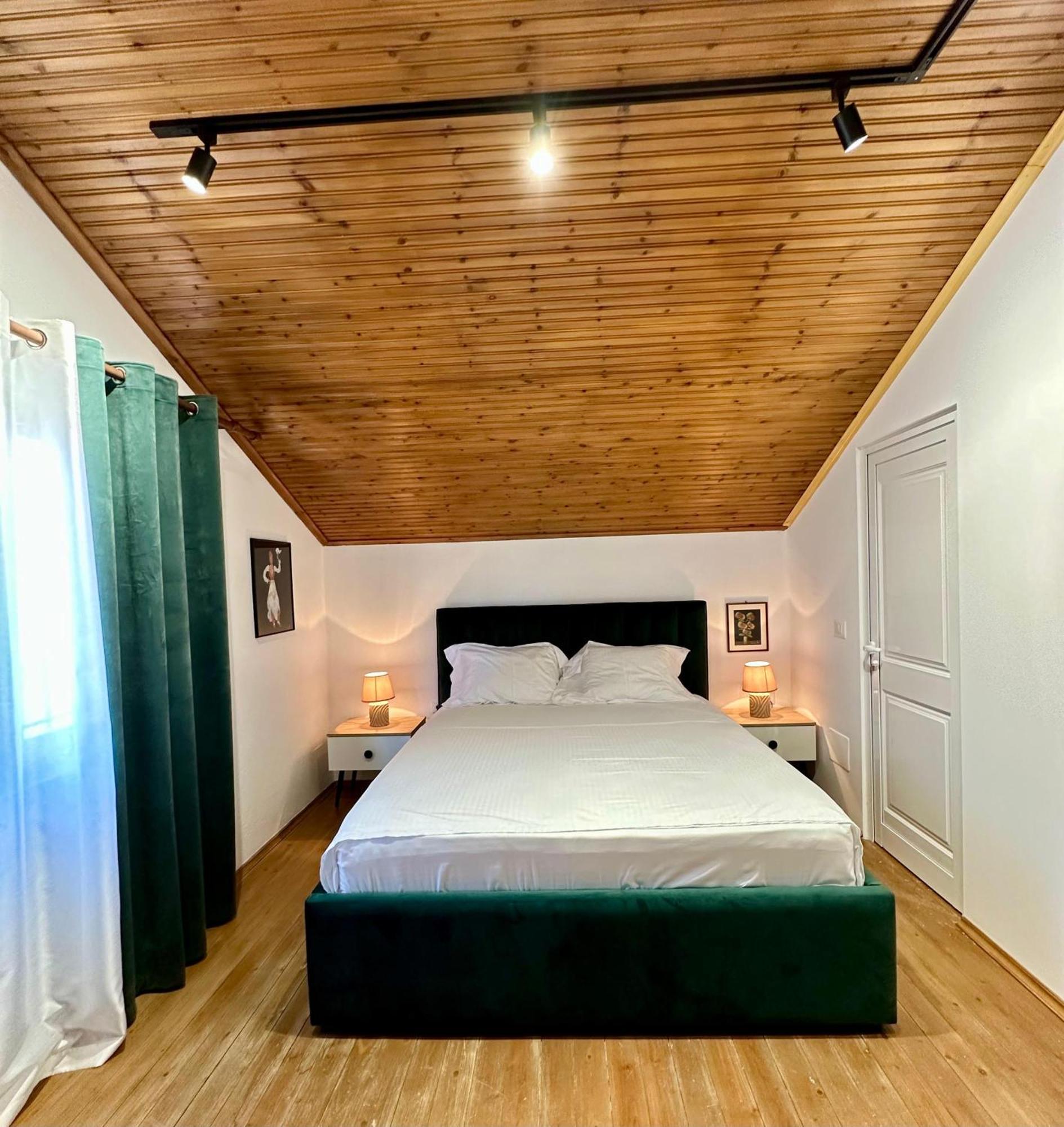 Lakeview Escape Koman Екстер'єр фото